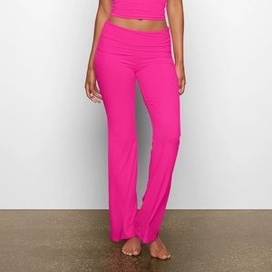 NWT SKIMS SOFT LOUNGE FOLDOVER PANTS HOT PINK